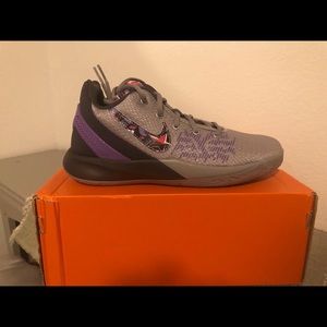 Nike Kid Preschool Kyrie Flytrap 2 Basketball Shoe